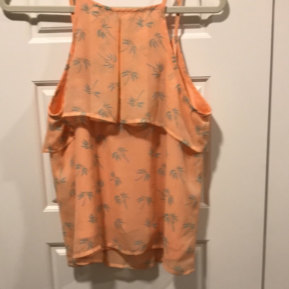 Flouncy and feminine 🌴 - Picture 3 of 3